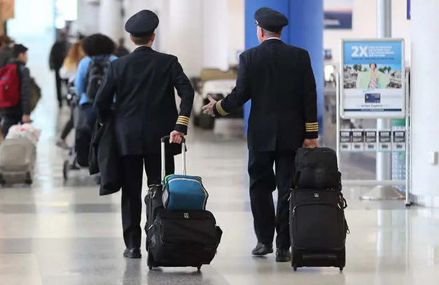 Comparing Airline Pilot Salaries at Delta, American, and United
